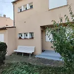 Escapade Pres Du *